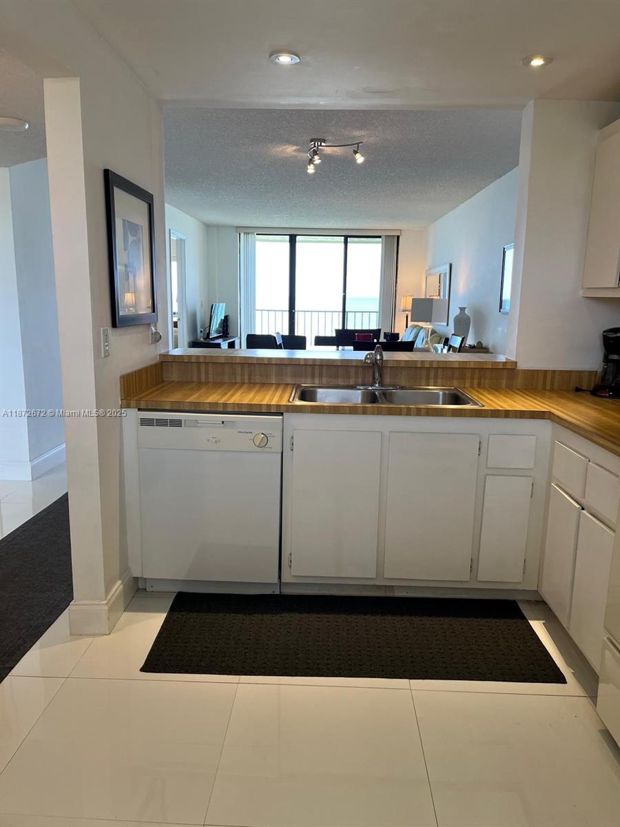 OCEAN HARBOUR SOUTH CONDO - Residential