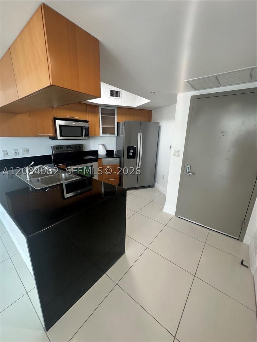 1750 N Bayshore Dr 3402