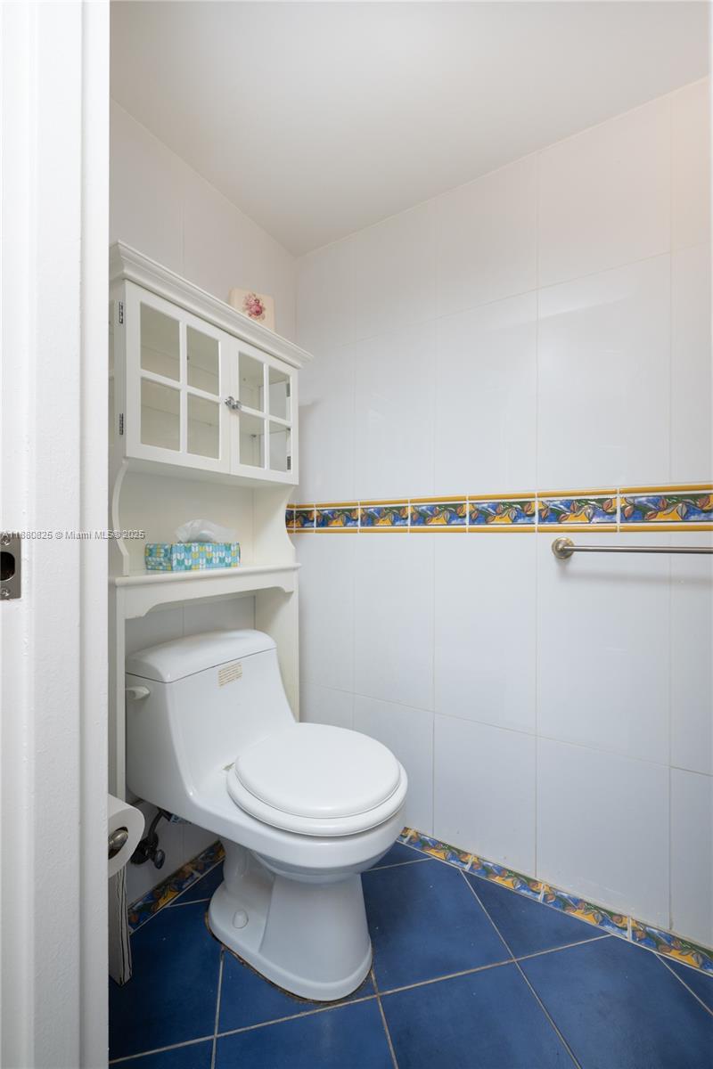 PARKER PLAZA CONDO ESTATE - Residential Lease