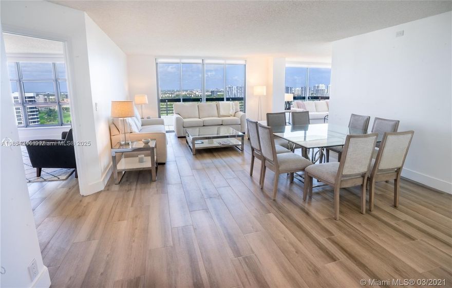 Beautiful 2 bed and 2 bath apartment with amazing 180 degrees views from the 25th floor overlooking the intracoastal, Marina and the ocean. Completely remodeled unit. Resort style living, Association offers luxury amenities, mini market, 8 tennis courts and basketball courts, dog park, heated pool, Jacuzzi, Sauna, library/card room, club house, gym and many more...