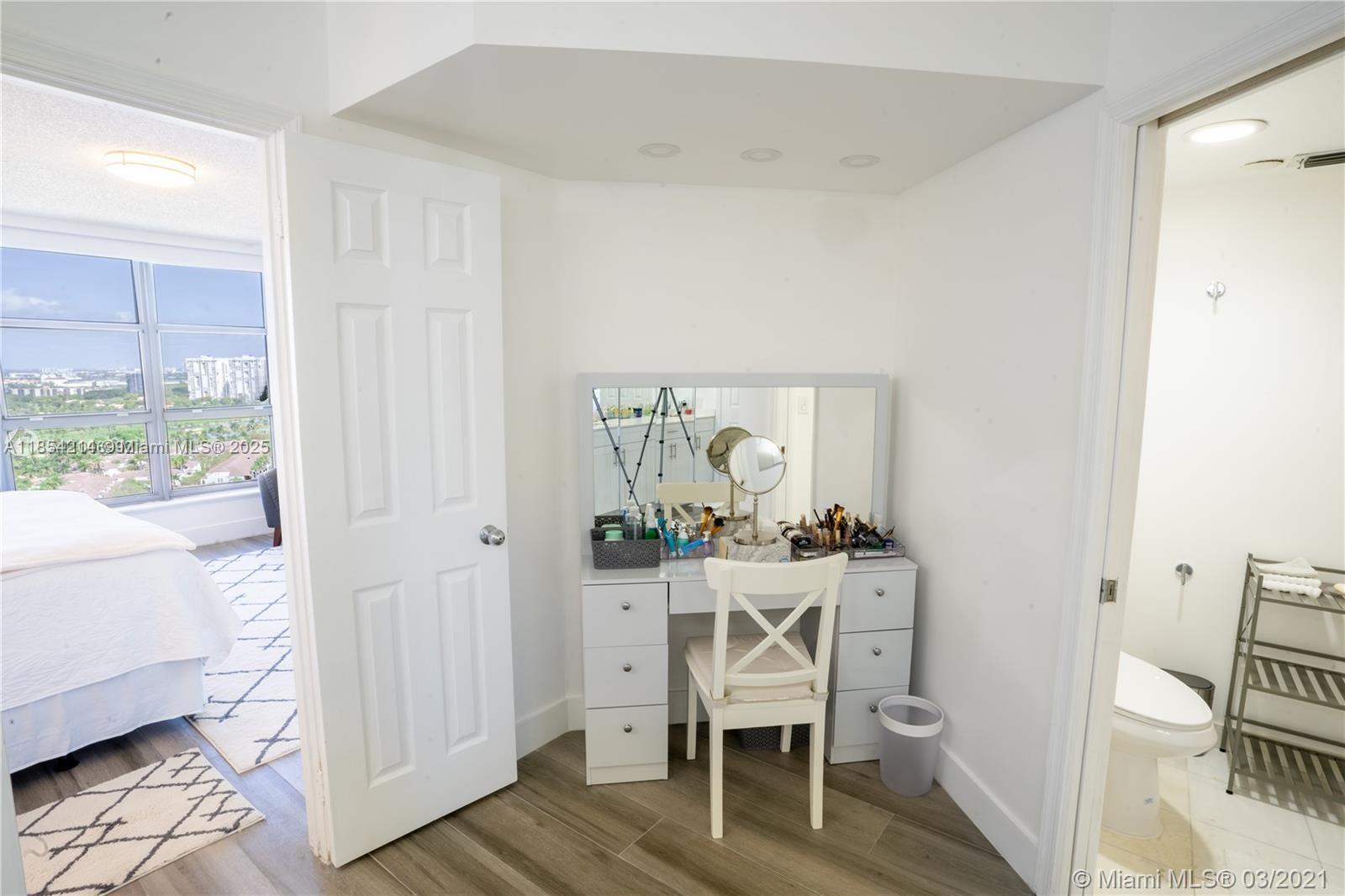 MYSTIC POINTE TOWER 500 - Residential