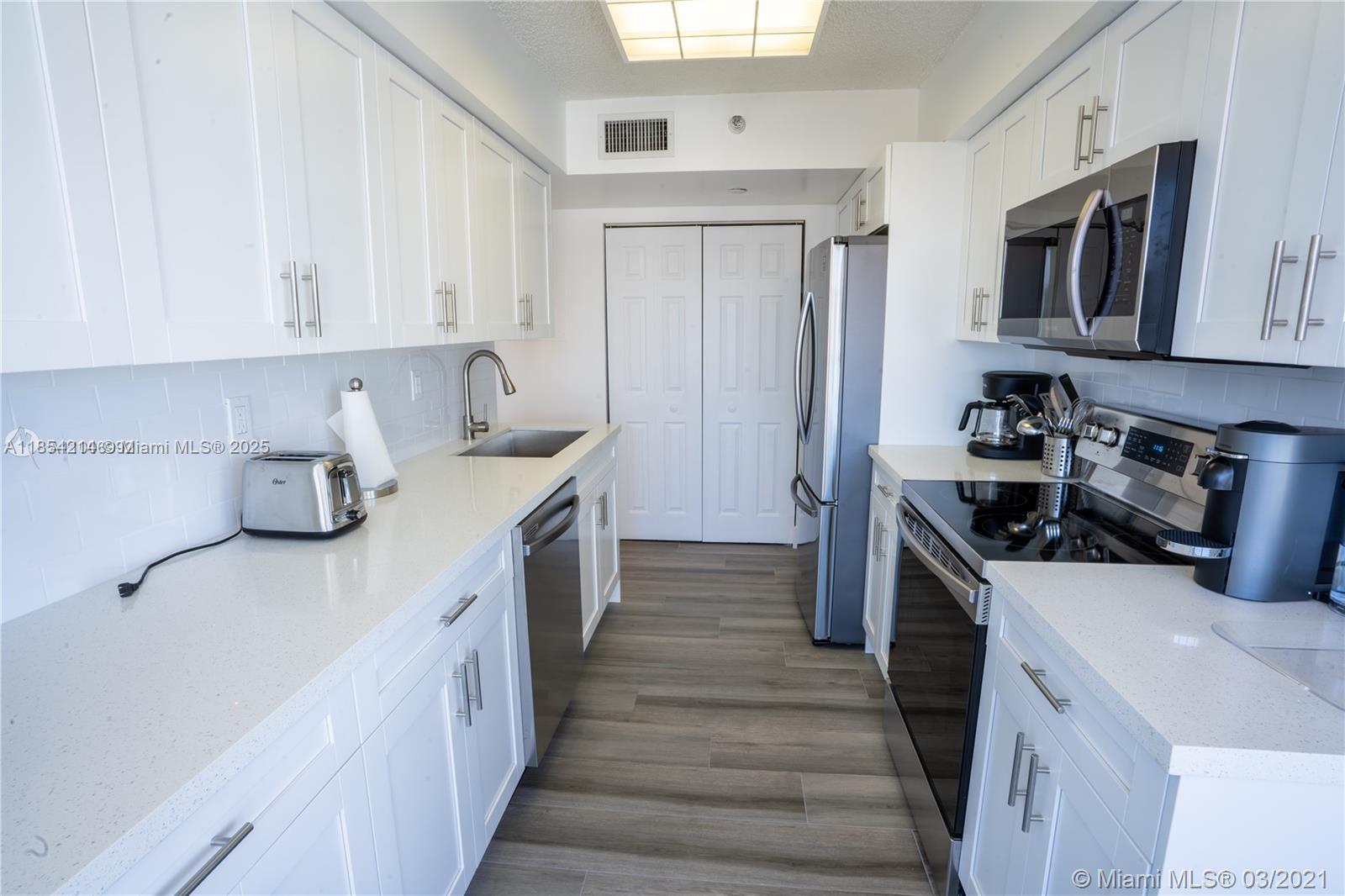 MYSTIC POINTE TOWER 500 - Residential