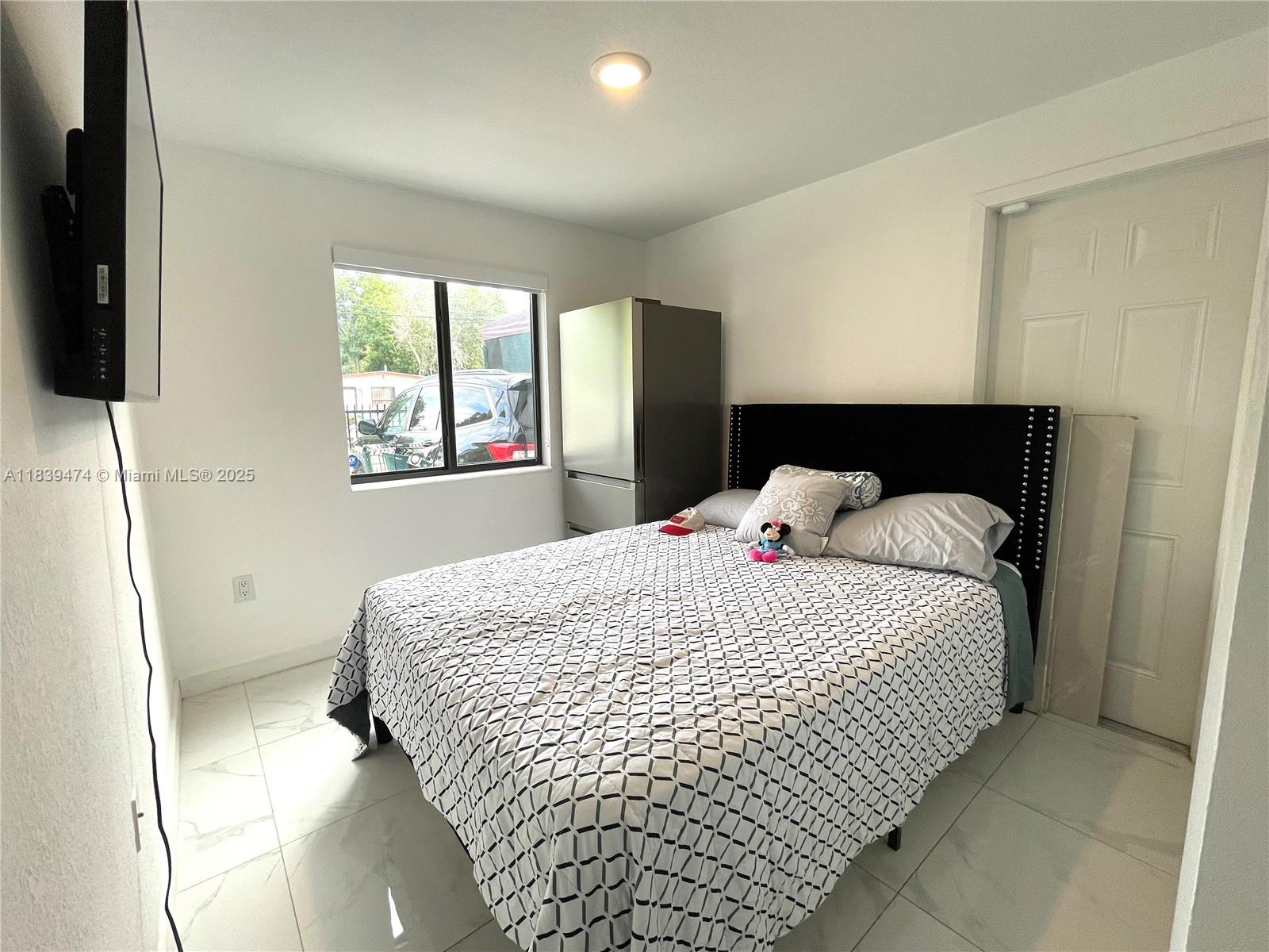 2957 NW 45th St