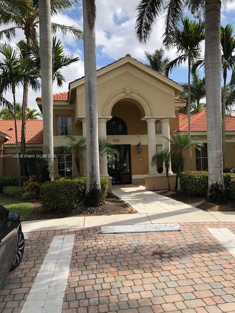 EMERALD ISLE AT LAGUNA LA - Residential