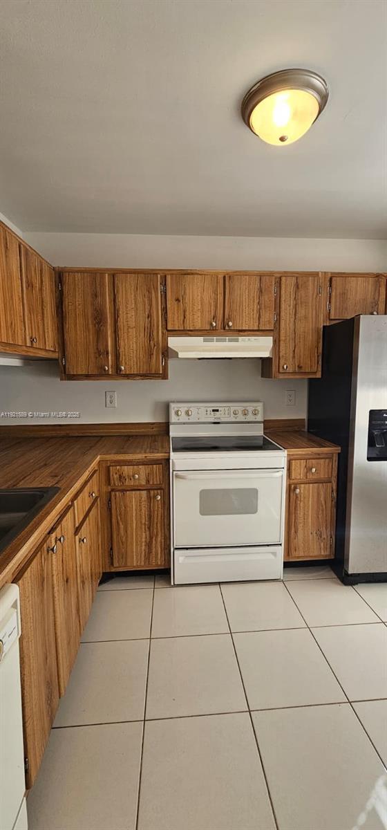 MEADOWS OF MIRAMAR PHASE - Residential Lease