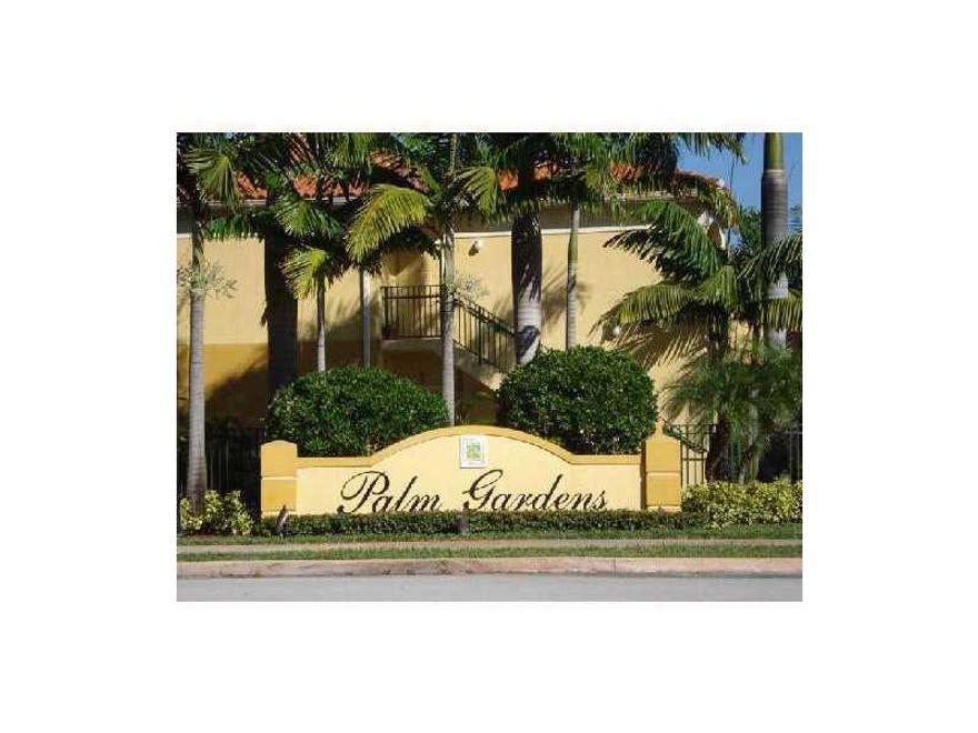 ALL TILE THROUGH UNIT, 9 FOOT CEILING HIGH MAKE VERY SPACIOUS PLACE, 18x18 CERAMIC TILE, WASHER AND DRYER INSIDE THE UNIT. PARKING PLACE INFRONT OF THE UNIT, VERY CONVENIENT LOCATION,GREAT CLUB HOUSE WITH GYM AND POOL..CLOSE TO GREAT SCHOOLS!