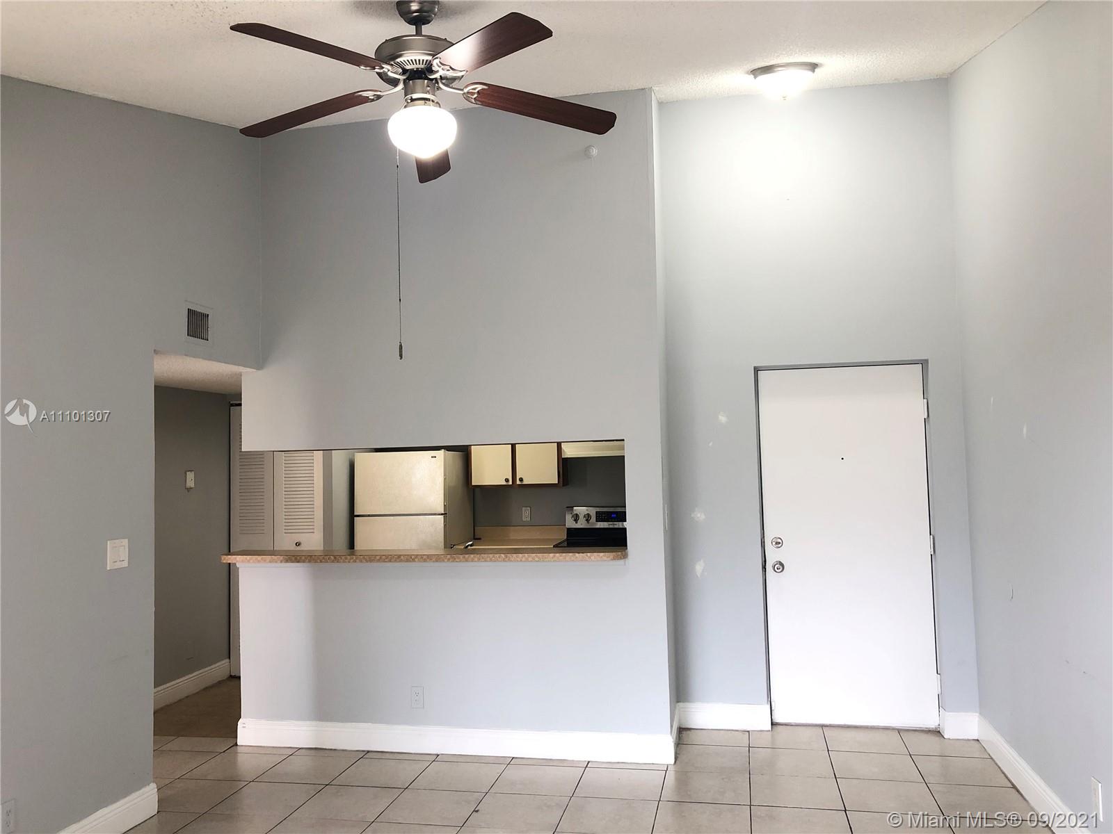 LEXINGTON ON THE GREEN CO - Residential Lease