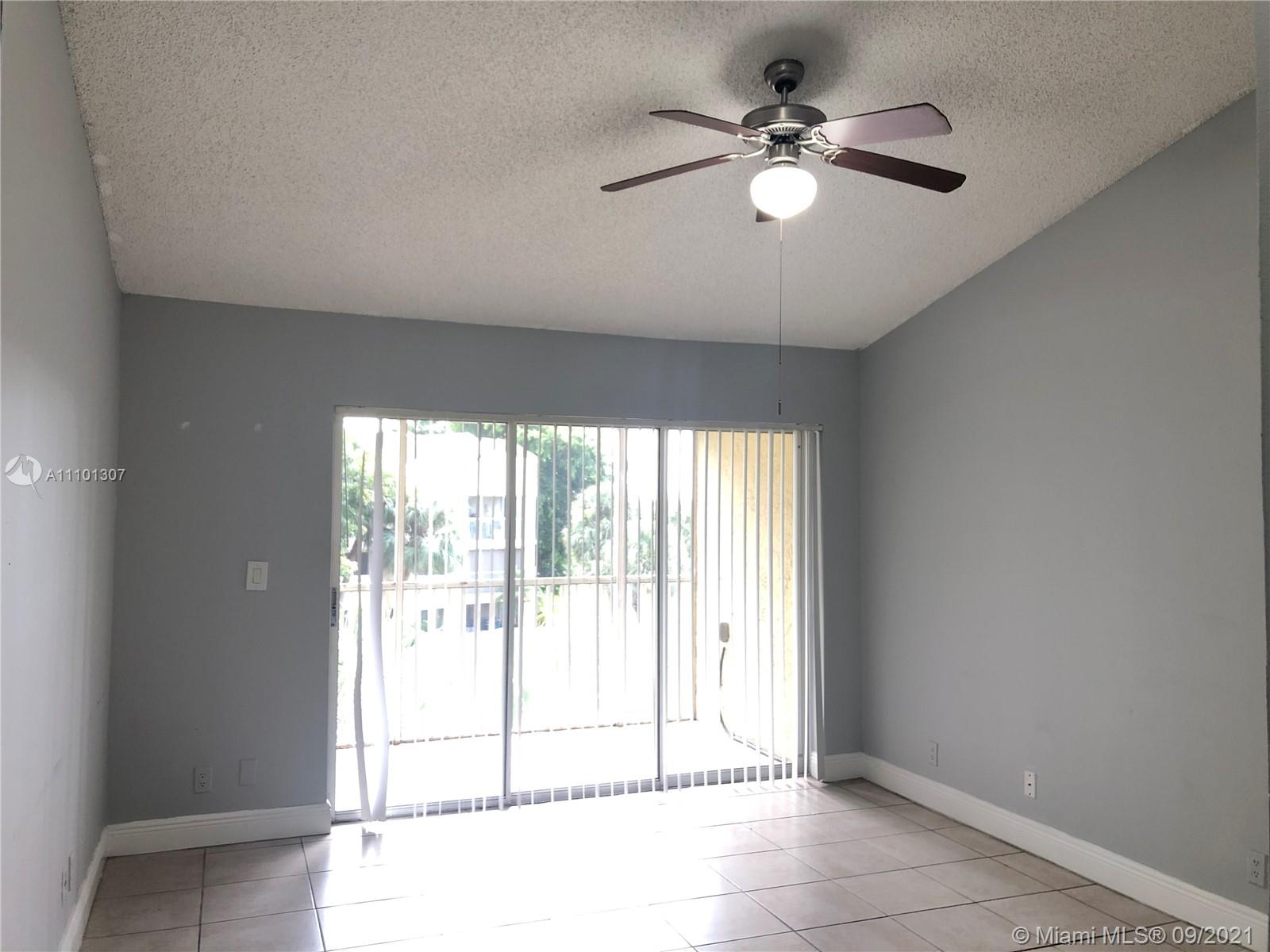 LEXINGTON ON THE GREEN CO - Residential Lease