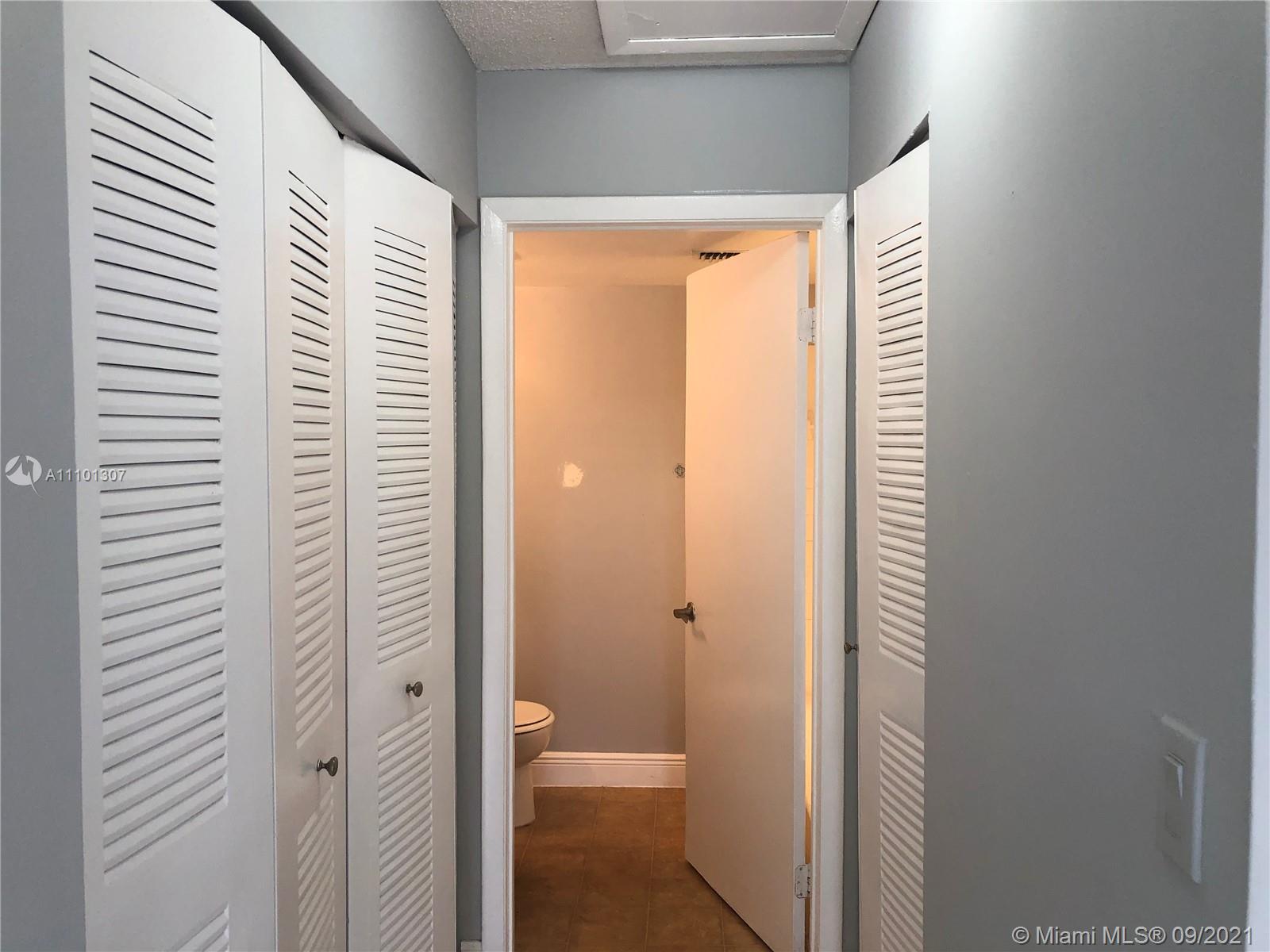 LEXINGTON ON THE GREEN CO - Residential Lease