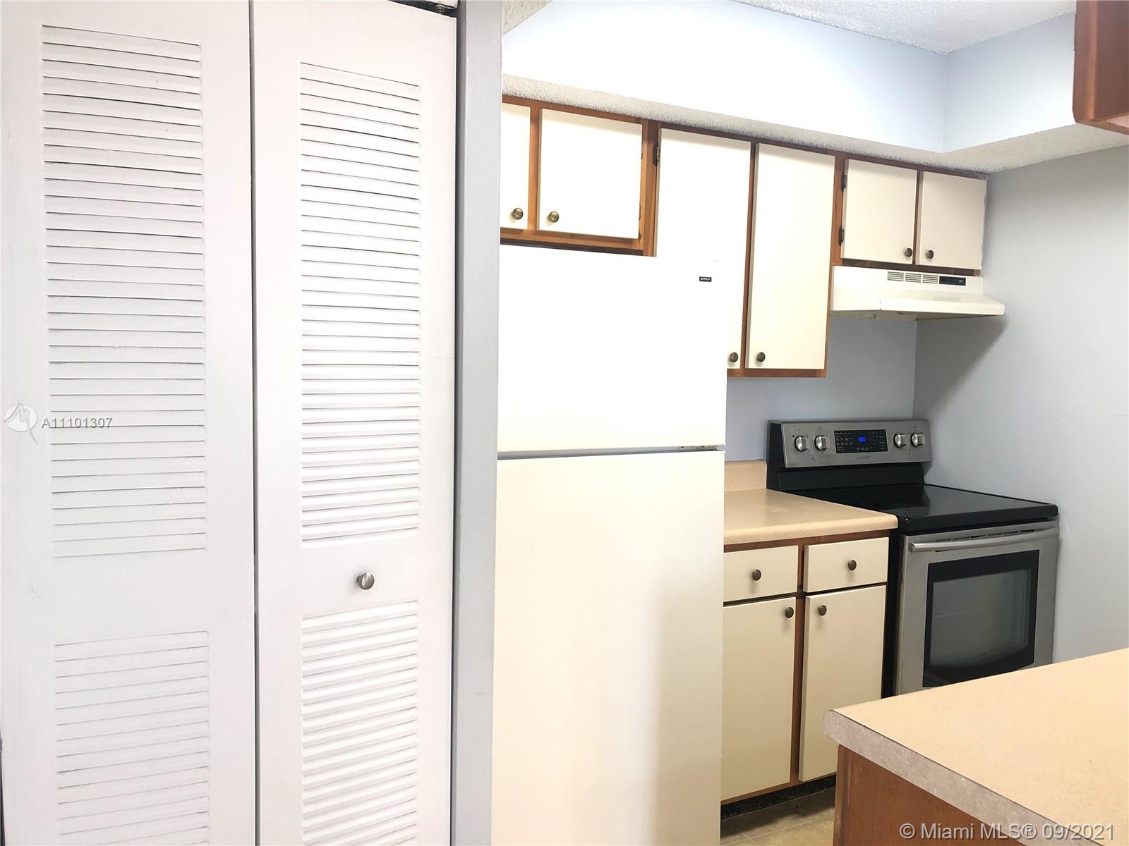 LEXINGTON ON THE GREEN CO - Residential Lease