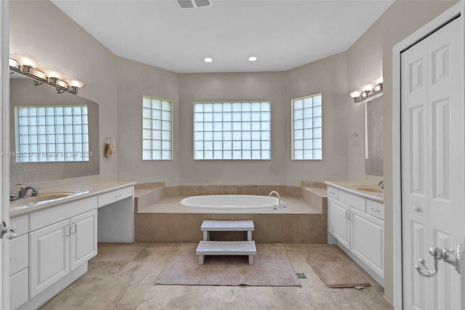 SUNSET LAKES PLAT ONE - Residential