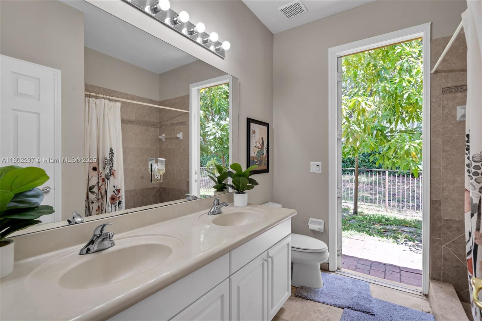 SUNSET LAKES PLAT ONE - Residential
