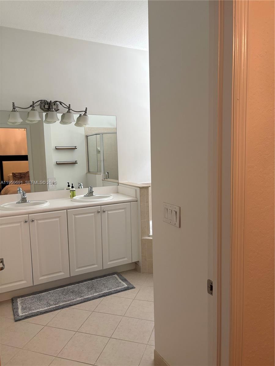 LAKES BY THE BAY GEE - Residential Lease