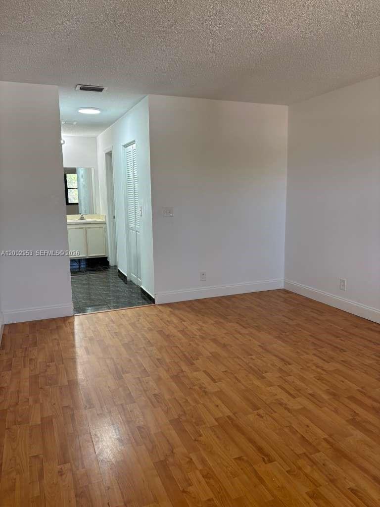 FOREST HILL VILLAS GARDEN - Residential Lease