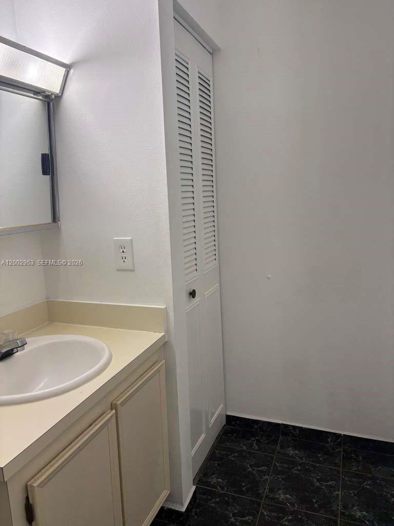 FOREST HILL VILLAS GARDEN - Residential Lease