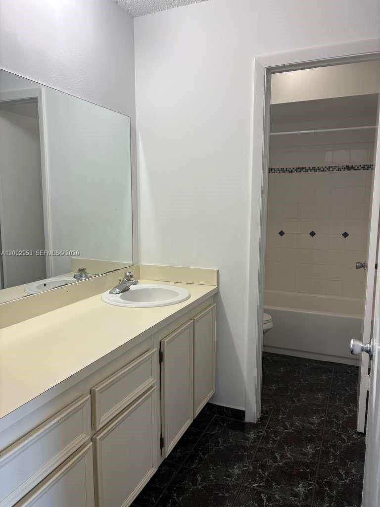 FOREST HILL VILLAS GARDEN - Residential Lease