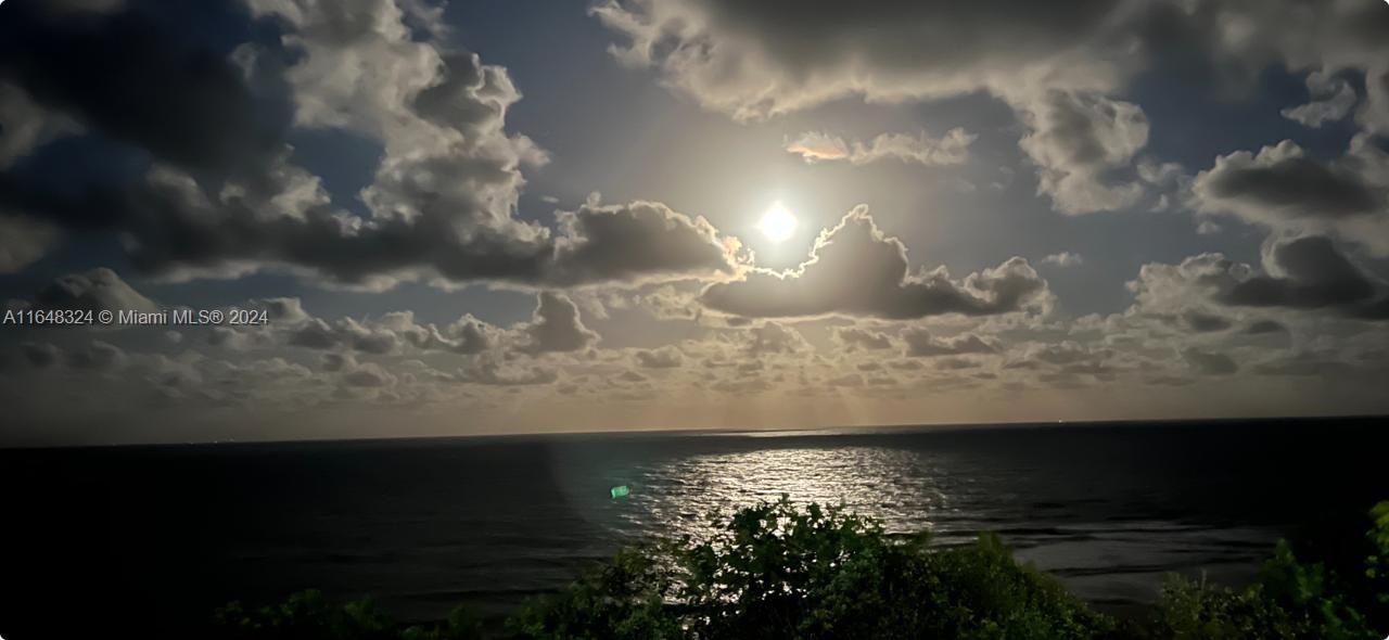 Praia do Amor - Land