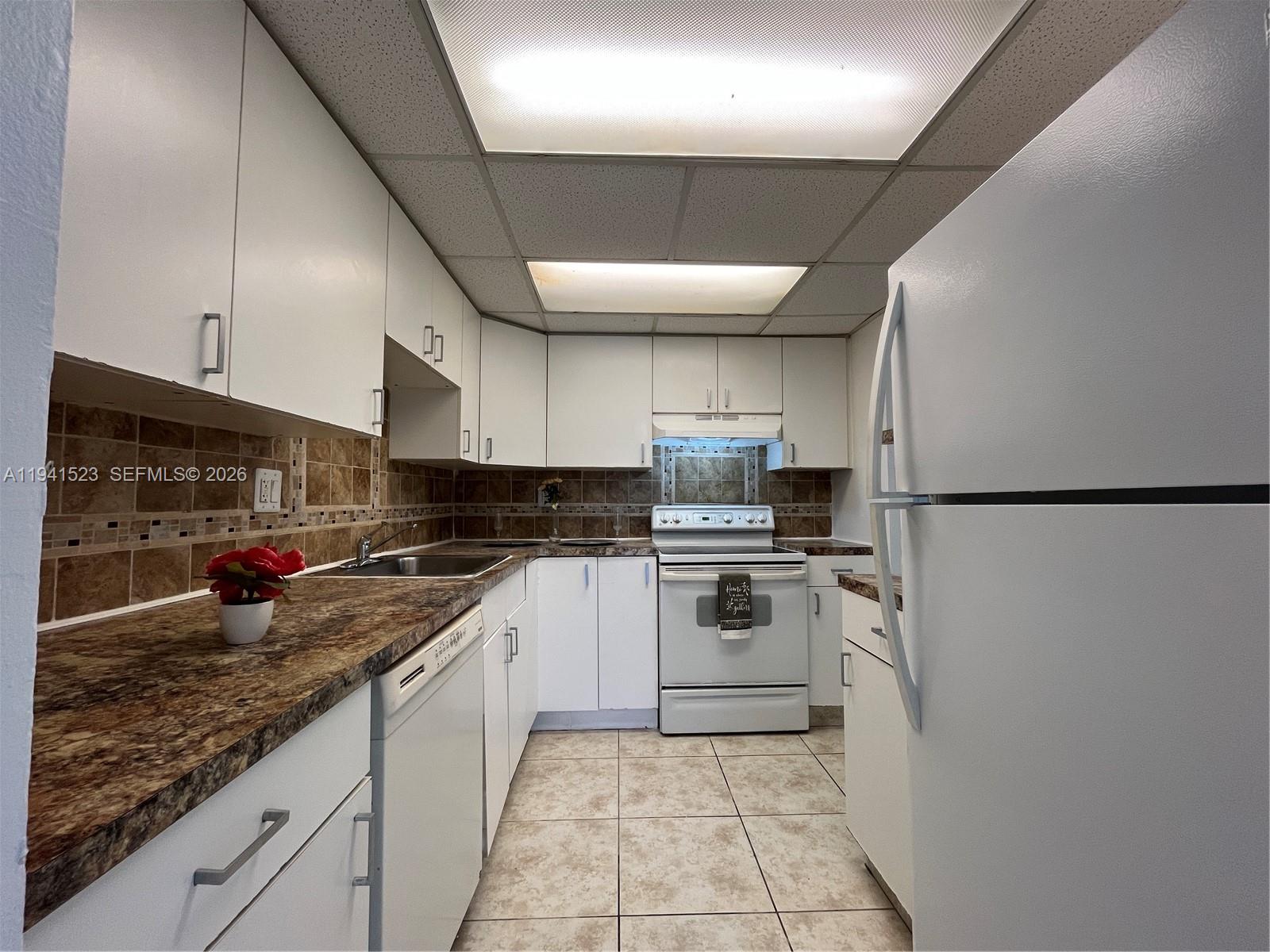 HERITAGE CIRCLE CONDO - Residential