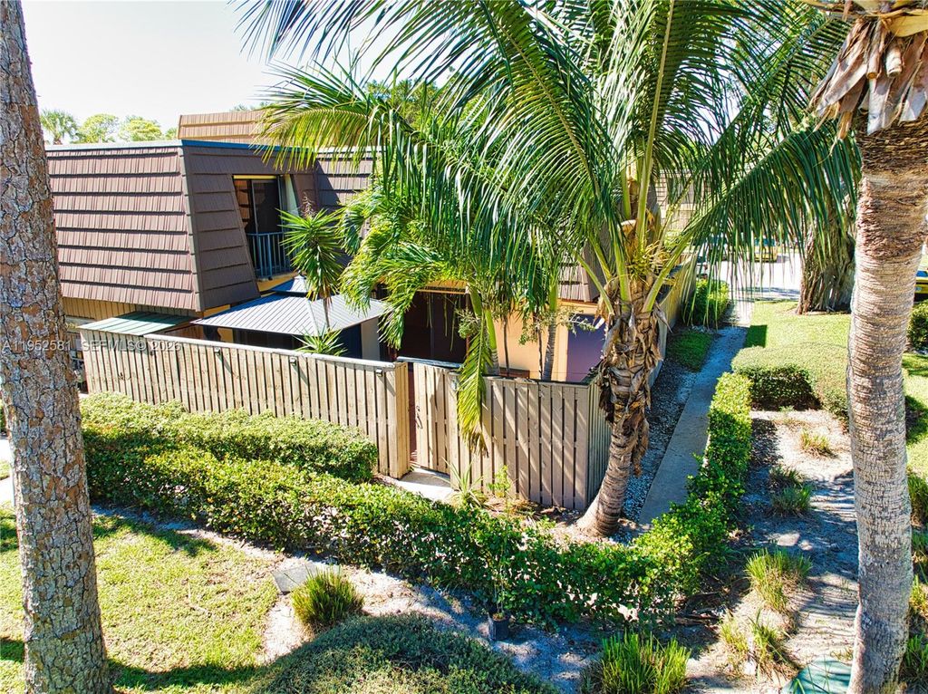 Photo of 1419 14th Ct, Palm Beach Gardens, FL 33410 (MLS # A11952581)