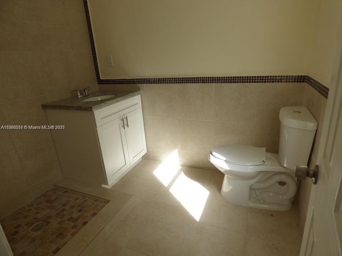 PALM LANE VILLA - Residential