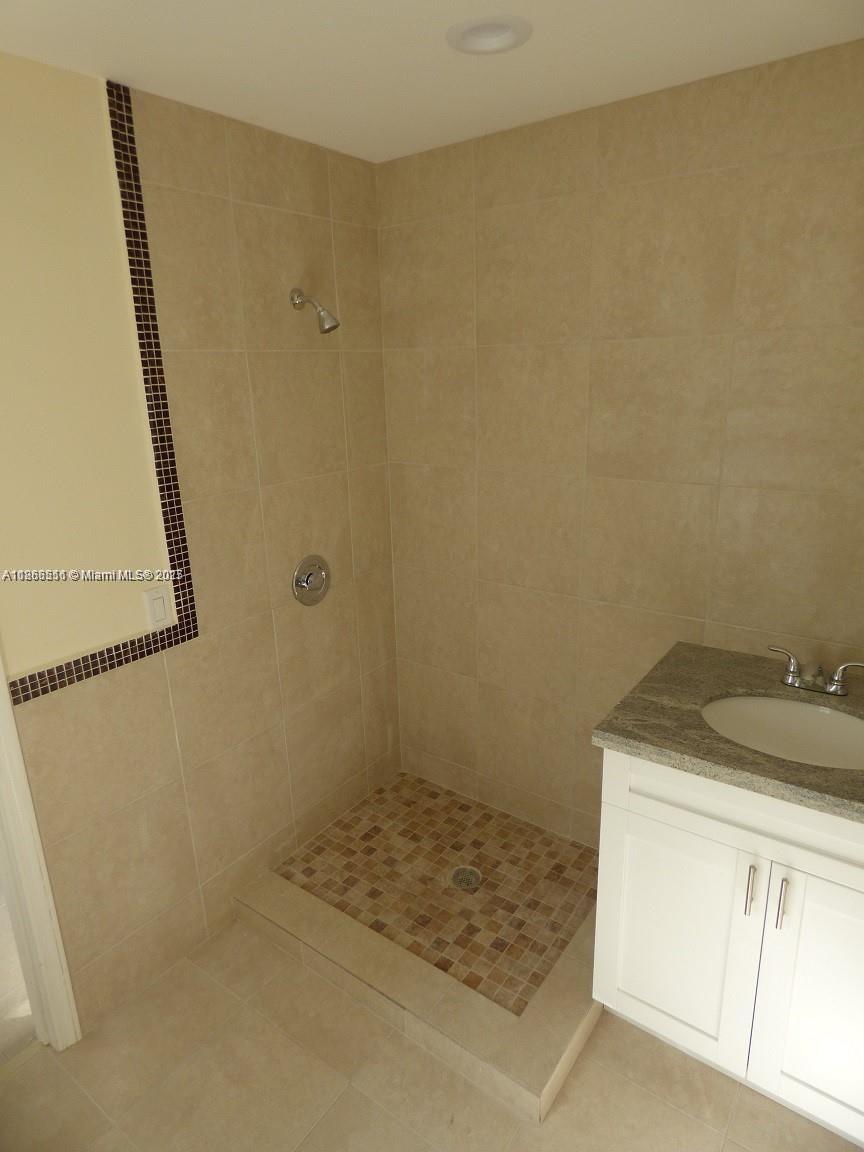 PALM LANE VILLA - Residential