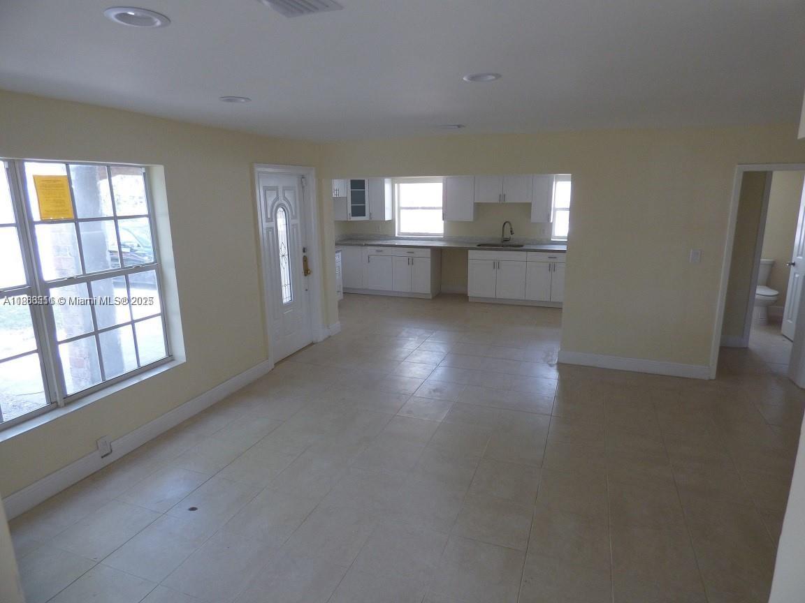 PALM LANE VILLA - Residential