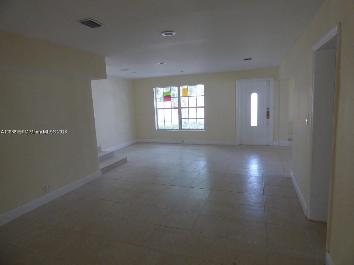 PALM LANE VILLA - Residential