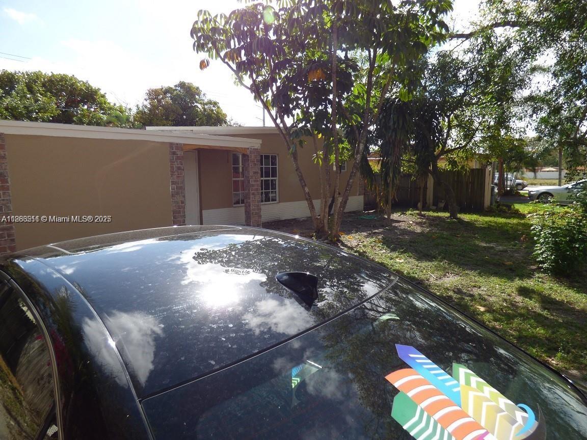 CASH ONLY – AS-IS SALE
Property has an existing violation from the prior owner. Seller is offering AS IS.
Stunningly remodeled 5 Bedroom / 4 Bathroom home featuring wood and tile flooring throughout. Brand new kitchen with stainless steel appliances, spacious walk-in closets, den/guest room, and a flexible open layout. Freshly painted with a large fenced backyard—perfect for entertaining.
Prime location near top-rated schools, shopping, malls, airport, hospitals, and parks. Move-in ready, modern finishes, and endless upgrades.