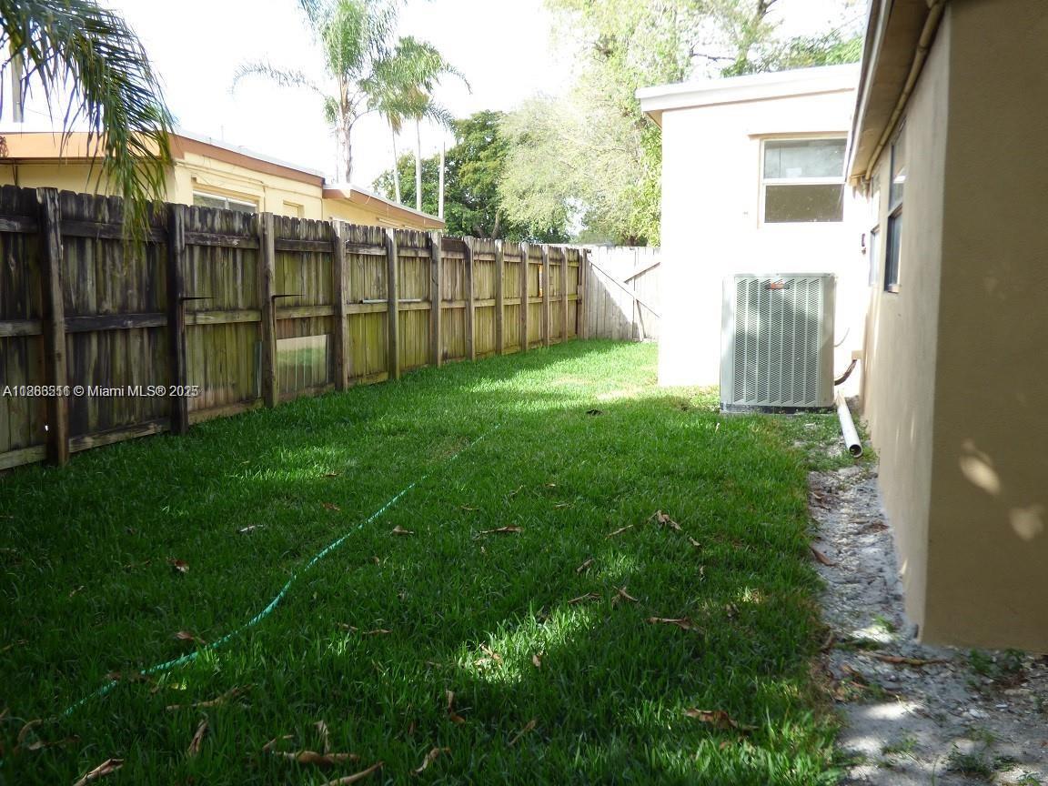 PALM LANE VILLA - Residential