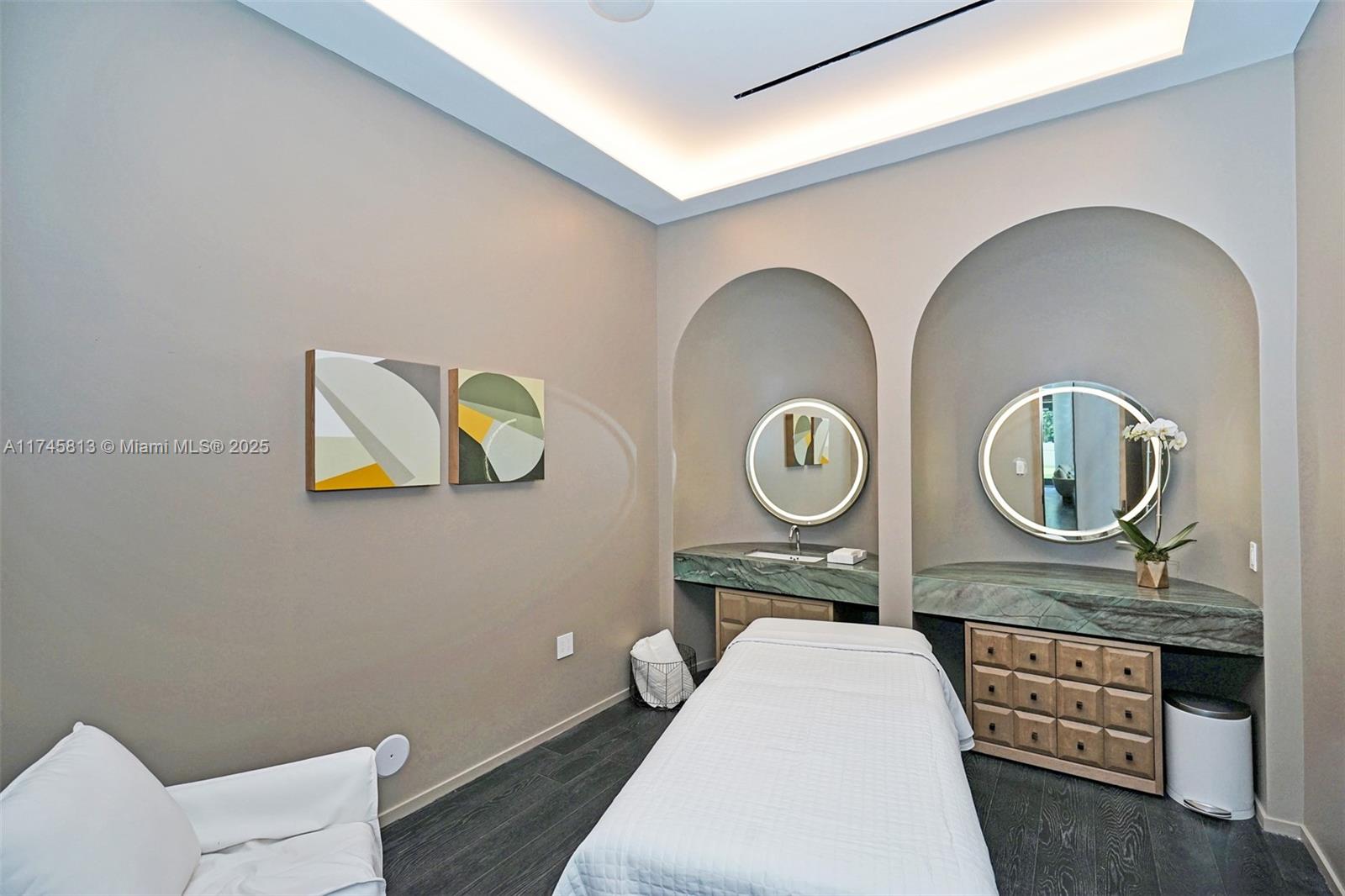 801 SMA RESIDENCES CONDO - Residential