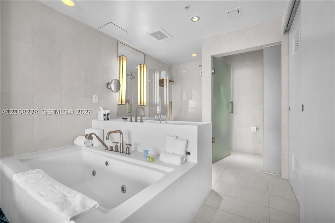 3101 Bayshore Dr 701