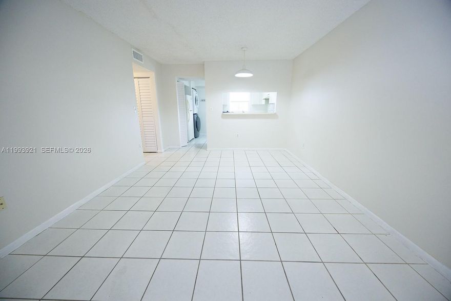Great 2/2 unit on the first floor with reserved parking spot. All tile floors and laminates on the bedrooms. Beautiful lake view. Nice common area pool.