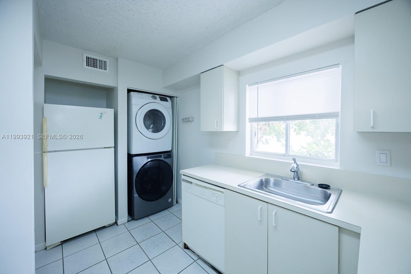 WATERVIEW CONDO - Residential Lease