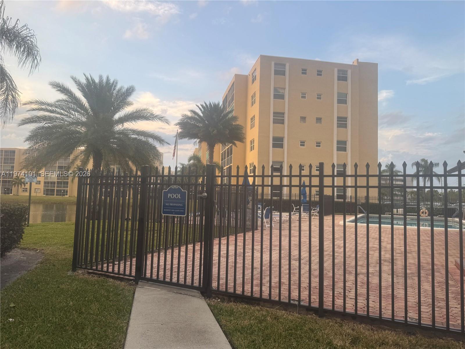 MEADOWBROOK LAKES VIEW CO - Residential Lease