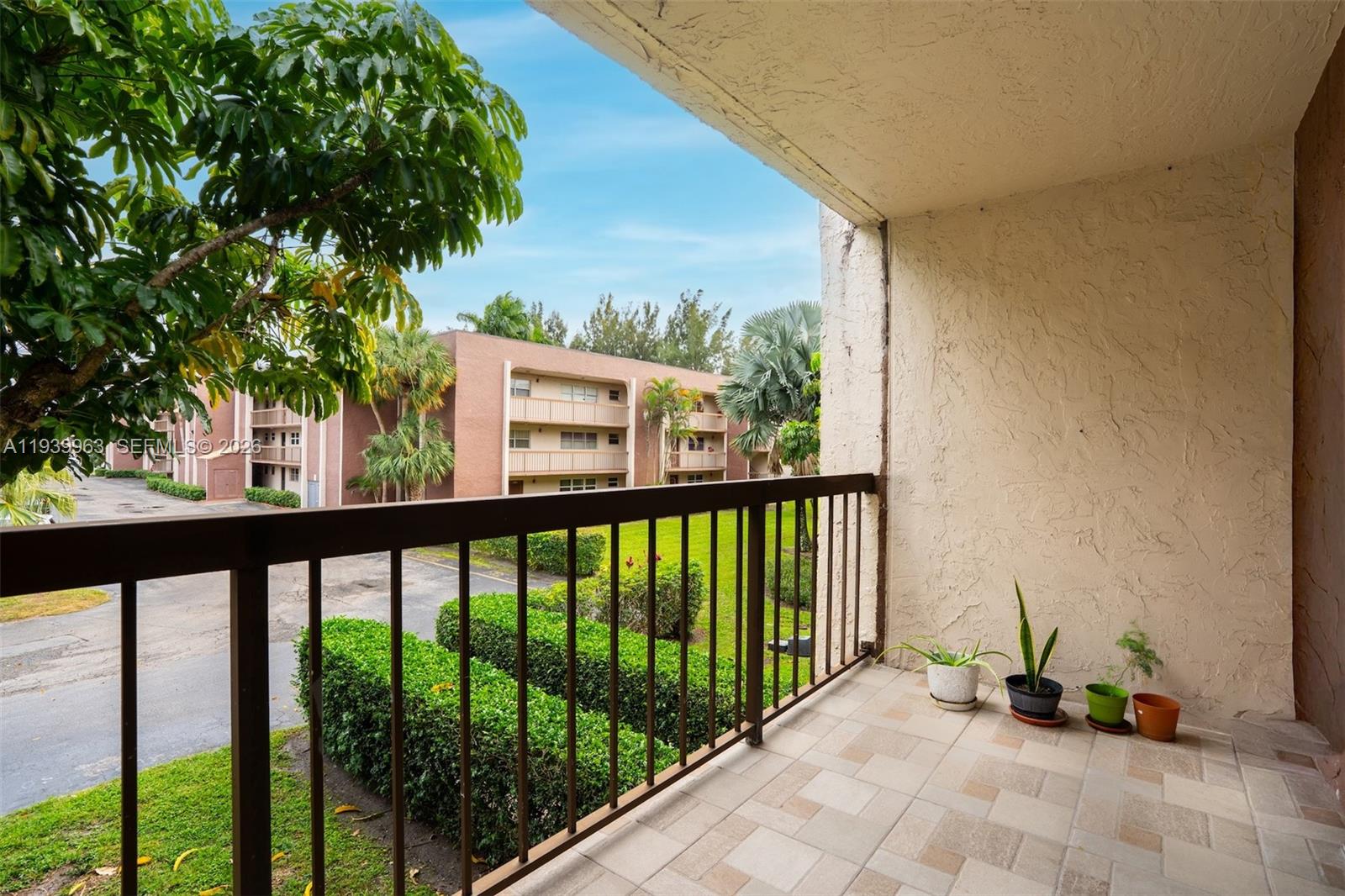 NOVA GARDENS CONDO - Residential