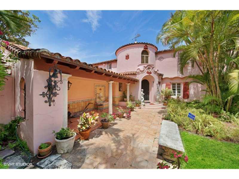 OWN A FABULOUS PIECE OF THE GLAMOUR OF OLD MIAMI BEACH. THIS MAGNIFICENT FLAMINGO DRIVE ESTATE IS TRULY A WORK OF ART BUILT IN 1935 WITH MORE THAN 100 FEET OF WATER FRONTAGE. BEAUTIFUL DETAILS ABOUND THROUGHOUT THIS PROPERTY INCLUDING A 2-STORY GRAND FOY ER WITH CURVING STAIRCASE, NUMEROUS COFFERED AND VAULTED CEILINGS, AND MUCH MORE. THE ATTENTION TO DETAIL AND QUALITY OF CRAFTSMANSHIP SET THIS HOME APART FROM THE REST. THIS HOME INCLUDES BOTH MAID/STAFF QUARTERS AS WELL AS A GUEST HOUSE.