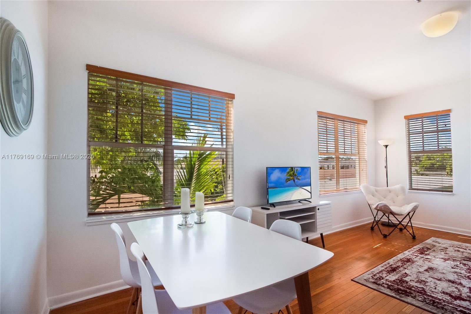 DORANN CONDO - Residential