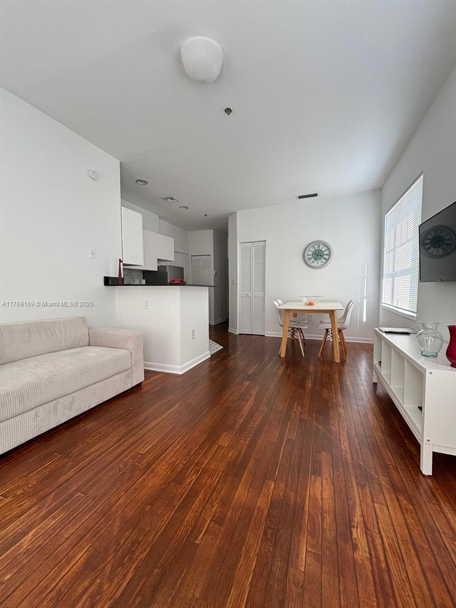 DORANN CONDO - Residential