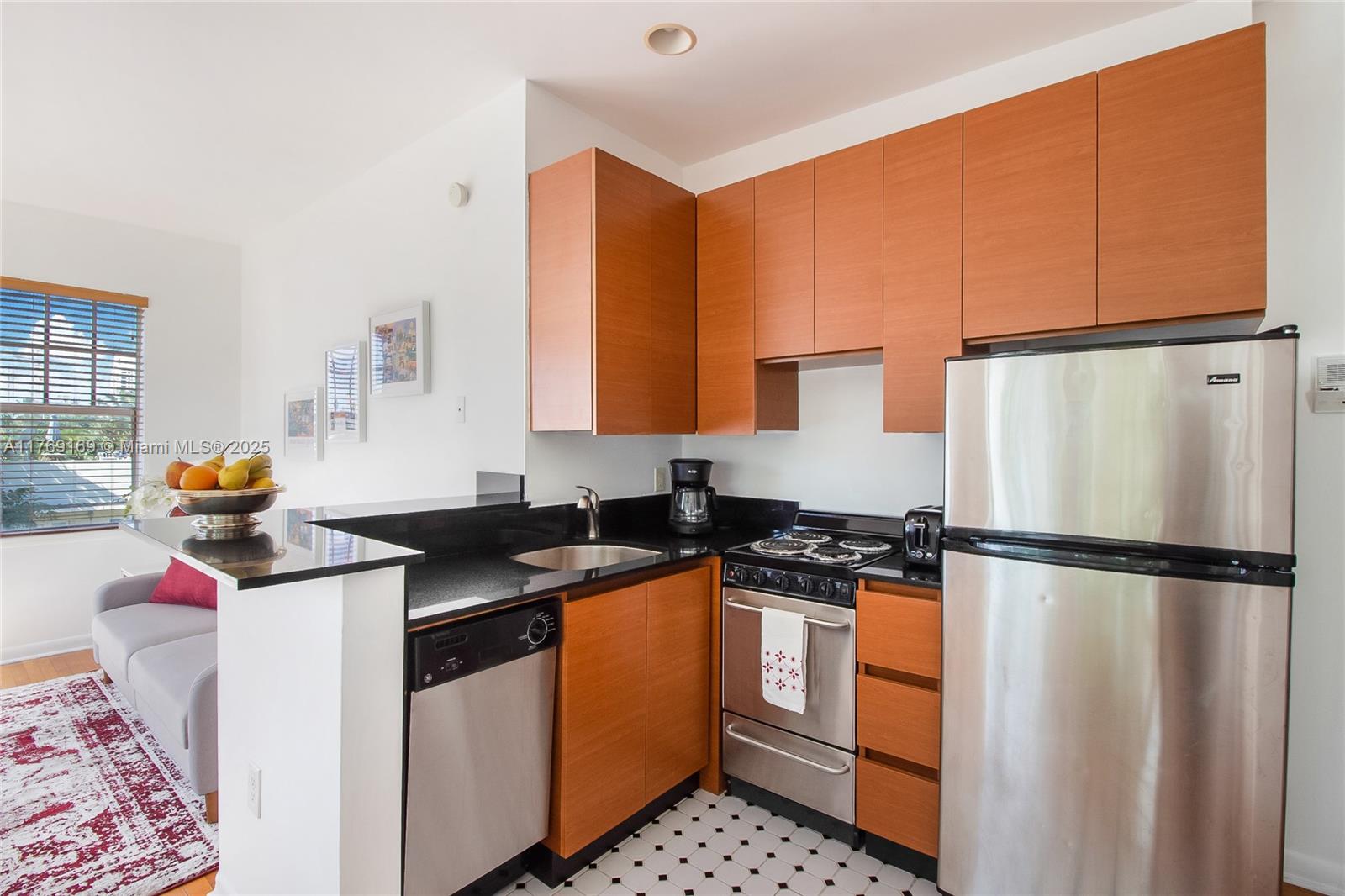 DORANN CONDO - Residential