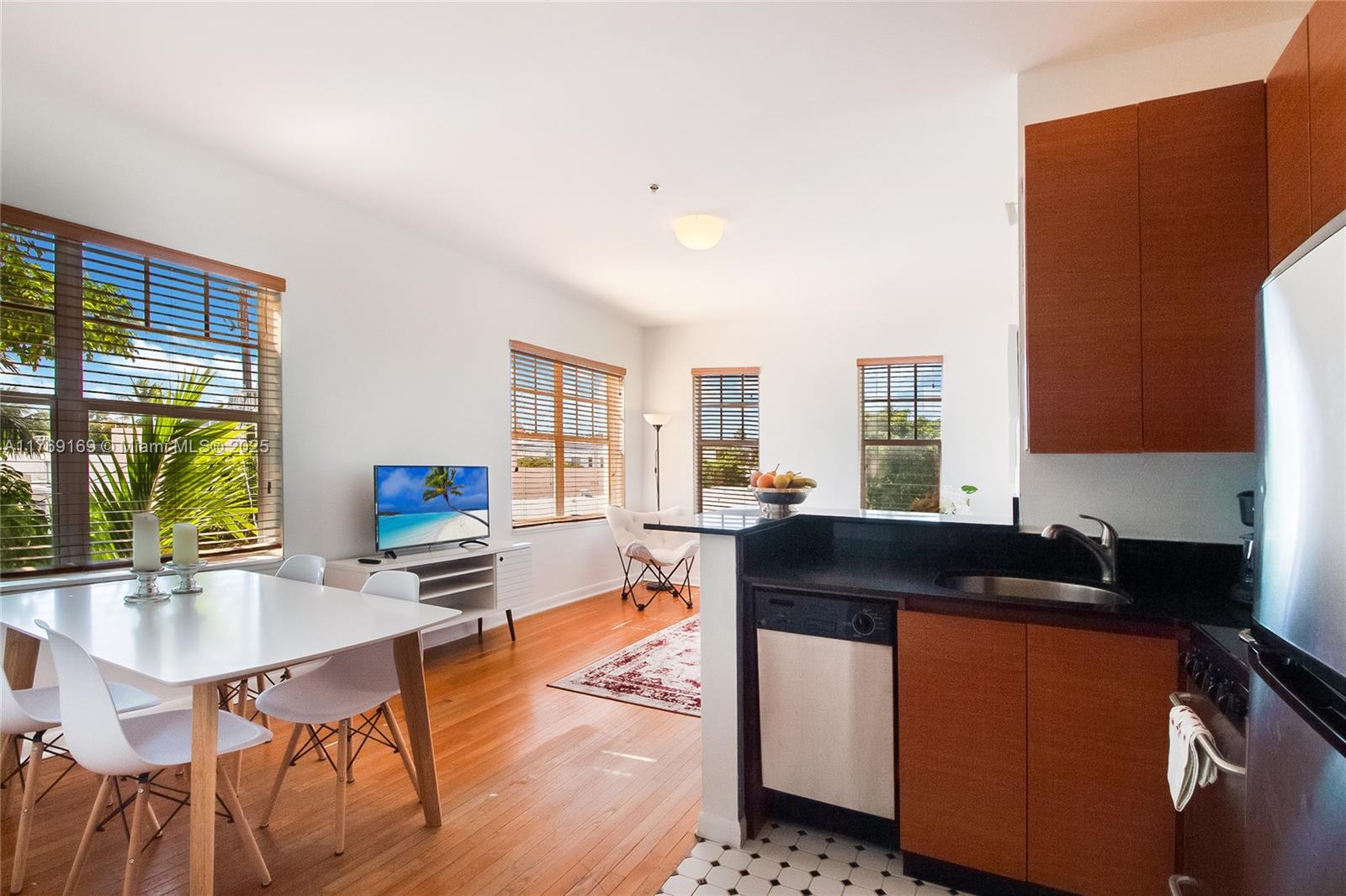 DORANN CONDO - Residential