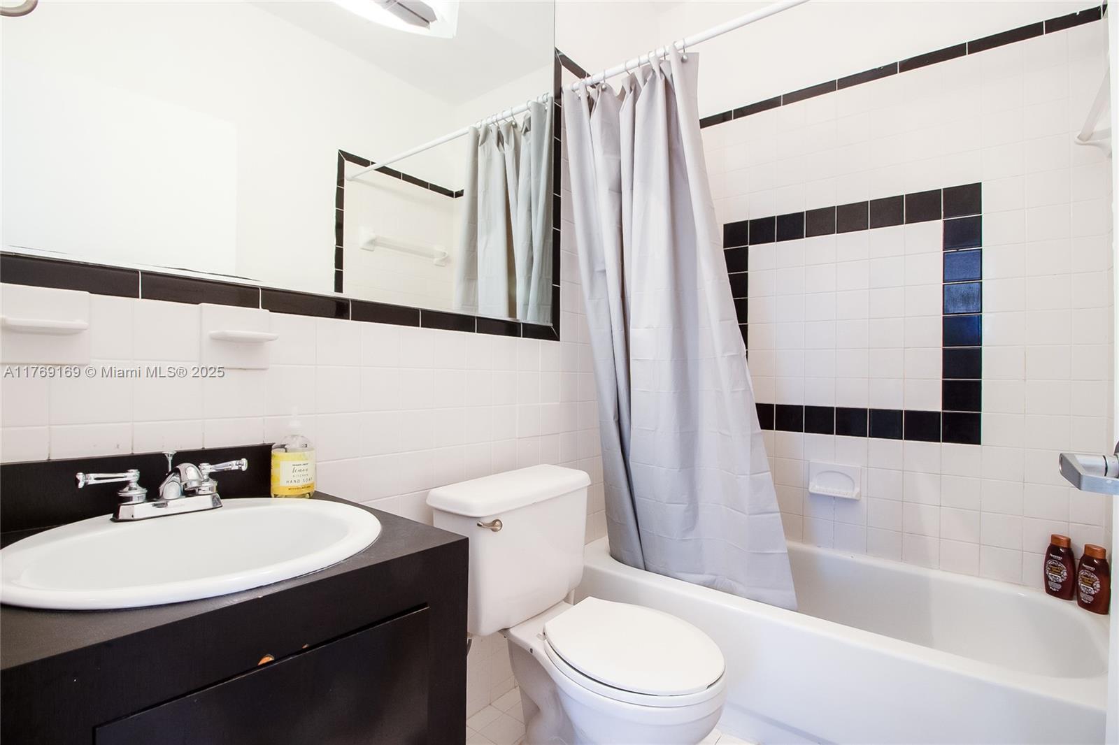 DORANN CONDO - Residential