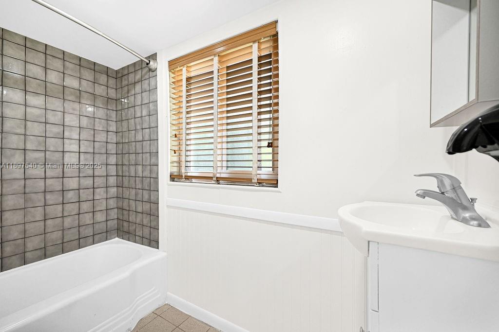 RIVIERA ESTATES 1ST ADDN - Residential Lease