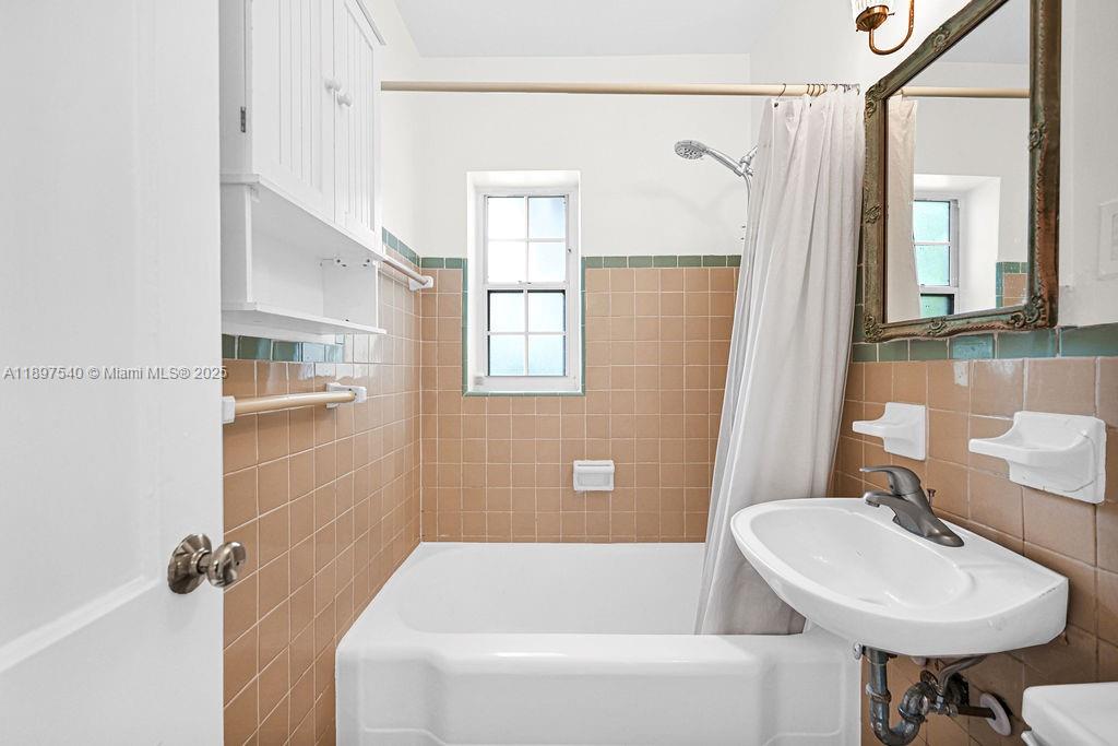 RIVIERA ESTATES 1ST ADDN - Residential Lease