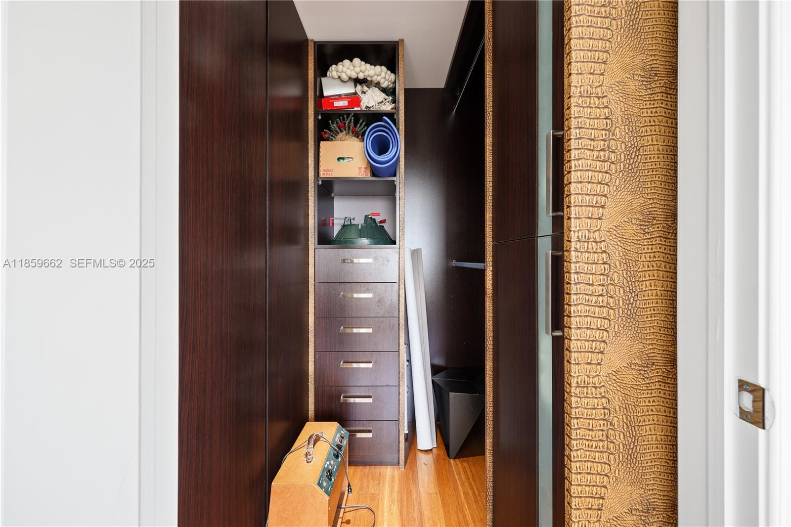 TERRACES OF THE ISLE COND - Residential