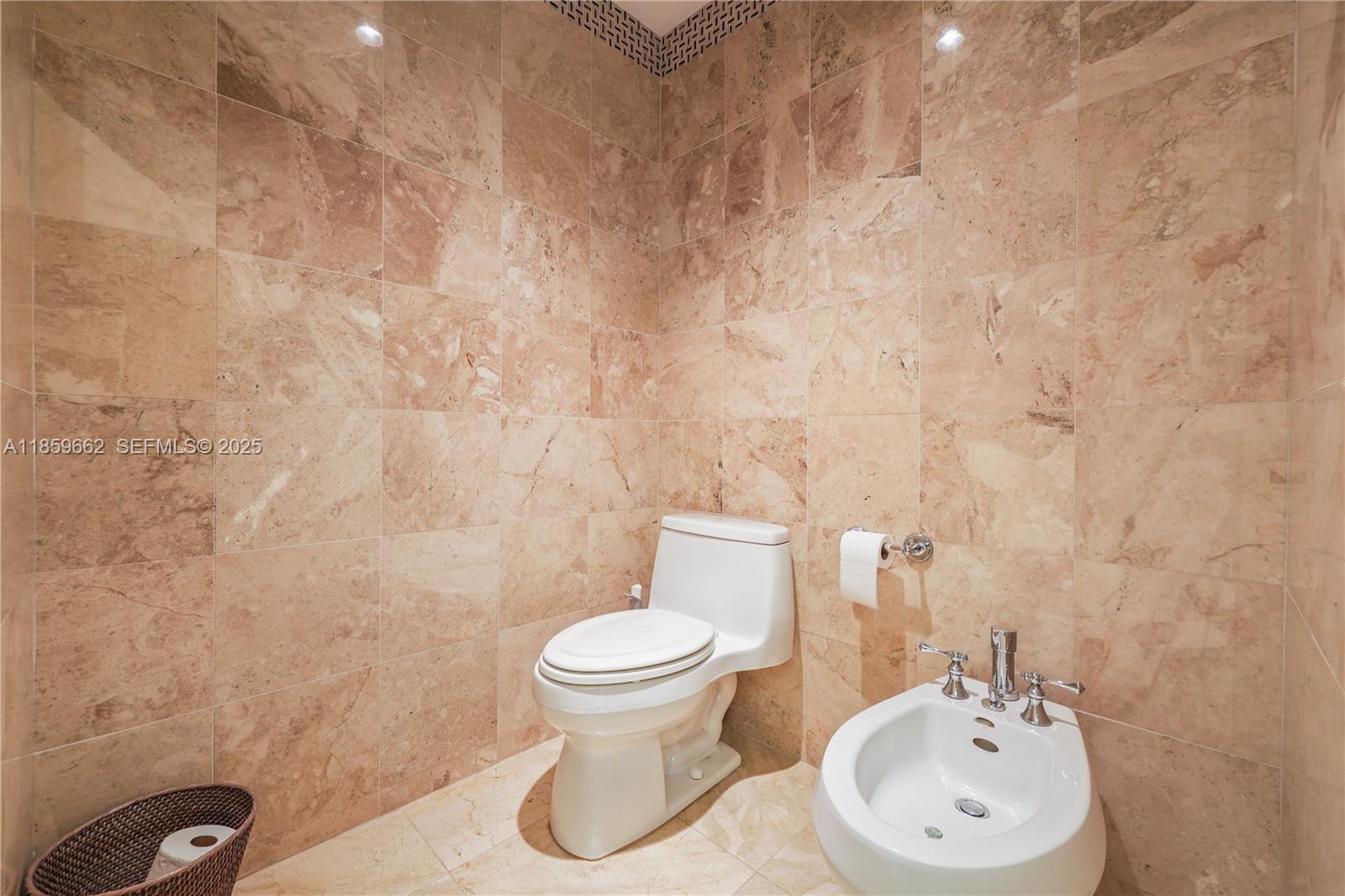 TERRACES OF THE ISLE COND - Residential