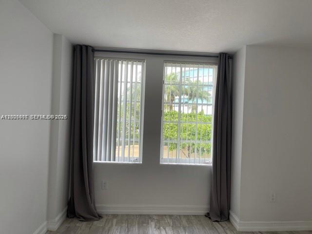 AVENTURA LAKES PHASE 1 - Residential Lease