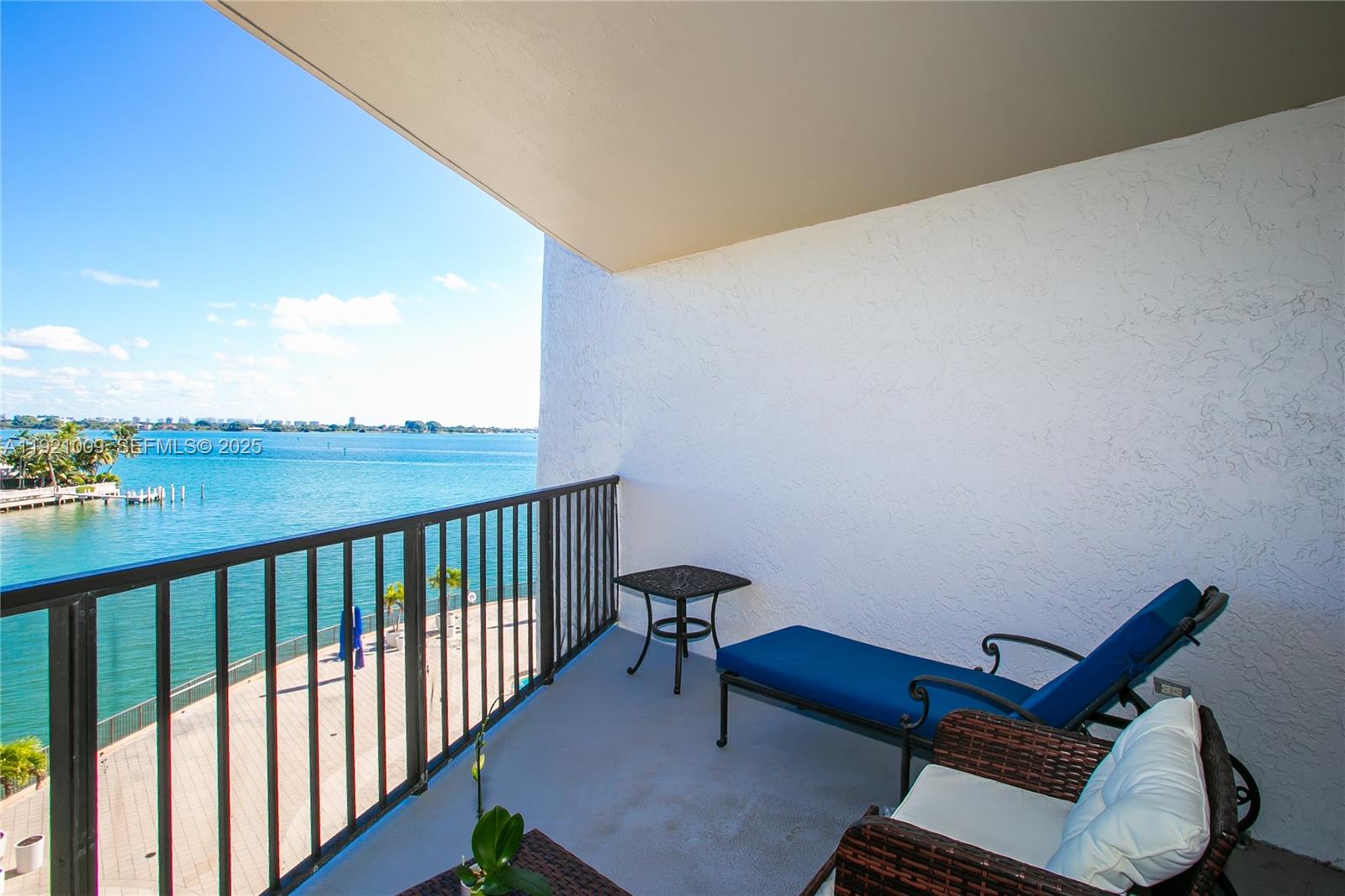 1800 NE 114th St 603, Miami, FL, 33181/$439,000 2 1800 NE 114th St 603