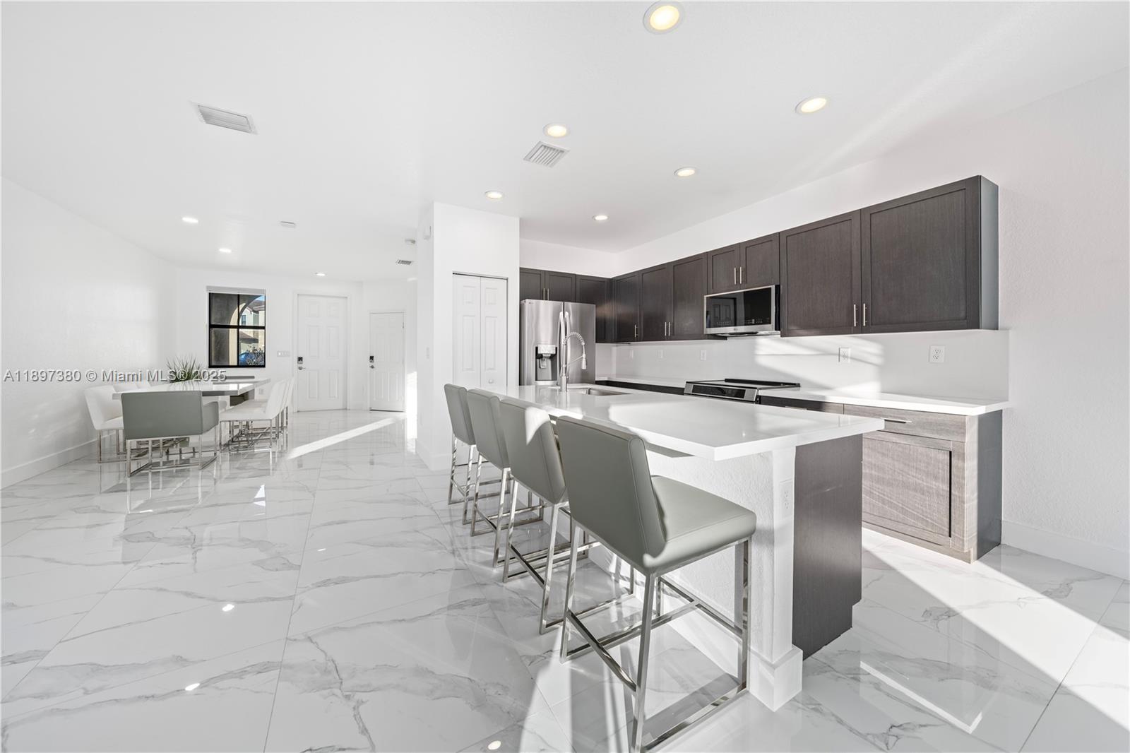 AQUABELLA NORTH - Residential