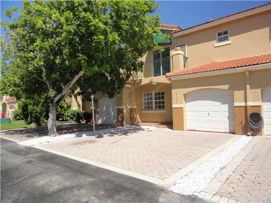 " MAGNIFICENT SPACIOUS TOWN-HOME. 3 BEDROOM, 2.5 BATHS. COMPLETELY AND BEAUTIFULLY RENOVATED.  LIVING AND DINNING ROOM OPEN SPACE, FAMILY ROOM, LARGE PANTRY, SPACIOUS KITCHEN WITH MARBLE COUNTERTOP   AND MODERN CRYSTAL TILE  BACK-SPLASH, ALL APPLIANCES .  FULL SIZE WASHER AND DRYER. BRAND NEW A/C UNIT. ALL NEW   LAMINATED FLOORS AND STAIRS. VERY LARGE IN SUITE MASTER-BEDROOM, PERFECTLY RENOVATED BATHROOMS. ONE CAR  GARAGE WITH AUTOMATIC DOOR OPENER. IMPECCABLE PAINT AND FLOORS. READY TO MOVE IN. MINT COND