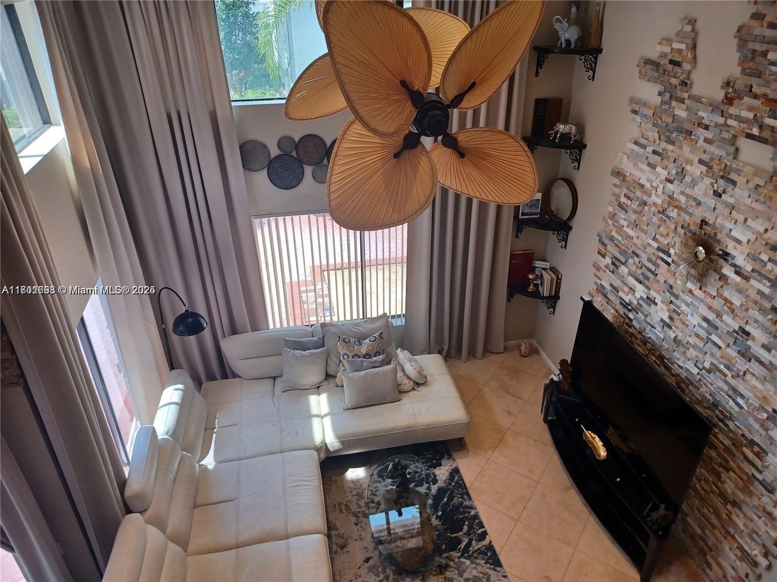 WIMBLEDON VILLAS OF VIA V - Residential